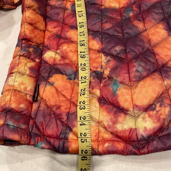 North Face Insulated Jacket.  Size M - Picture 8 of 10